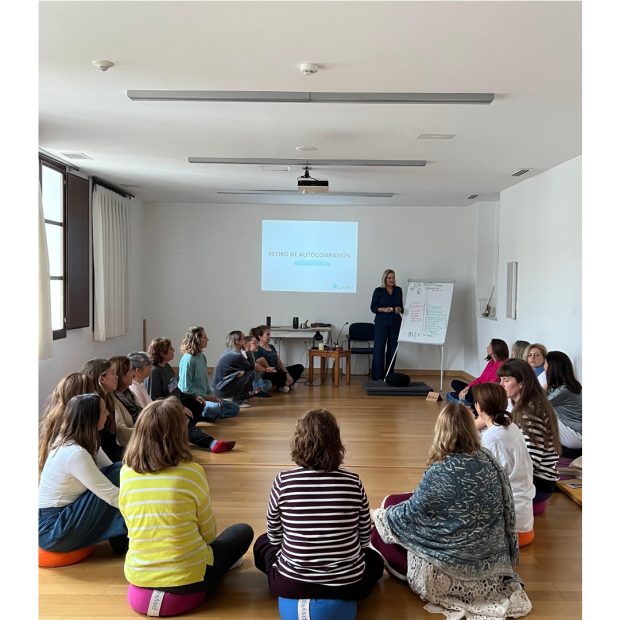 cuando-las-mujeres-se-detienen-y-se-escuchan-aparece-la-magia-psyke-blog